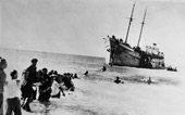 Le bateau United States, États-Unis, en provenance de Bari en Italie accoste sur les plages de Nahariya