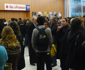Lyc�ens dans le hall du Conseil R�gional 