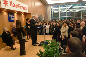 les �l�ves �coutent les discours
