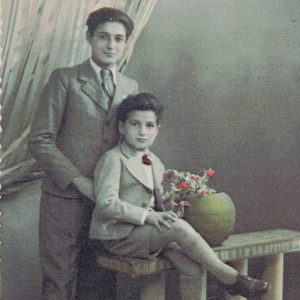 Henri et son frère Roser à Paris en 1941. © Mémorial de la Shoah