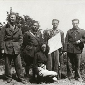 Le maquis de l’Espinassier De gauche à droite : Jean-Jacques FRAYMAN, Jacques LAZARUS, PATRICIA, Henri BRODER, Pierre LOEB et Albert COHEN. Coll. Mémorial de la Shoah / CDJC